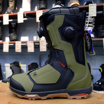 How to fit a snowboard boot